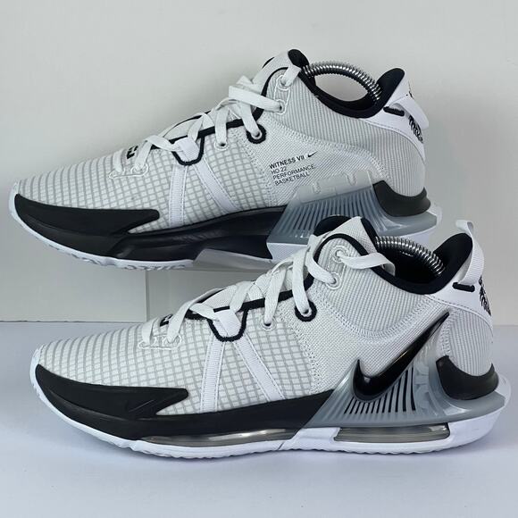 Nike LeBron Basketball Shoes Mens Sz 9.5 TB White Black Witness VII DZ3299-100 - Picture 2 of 8